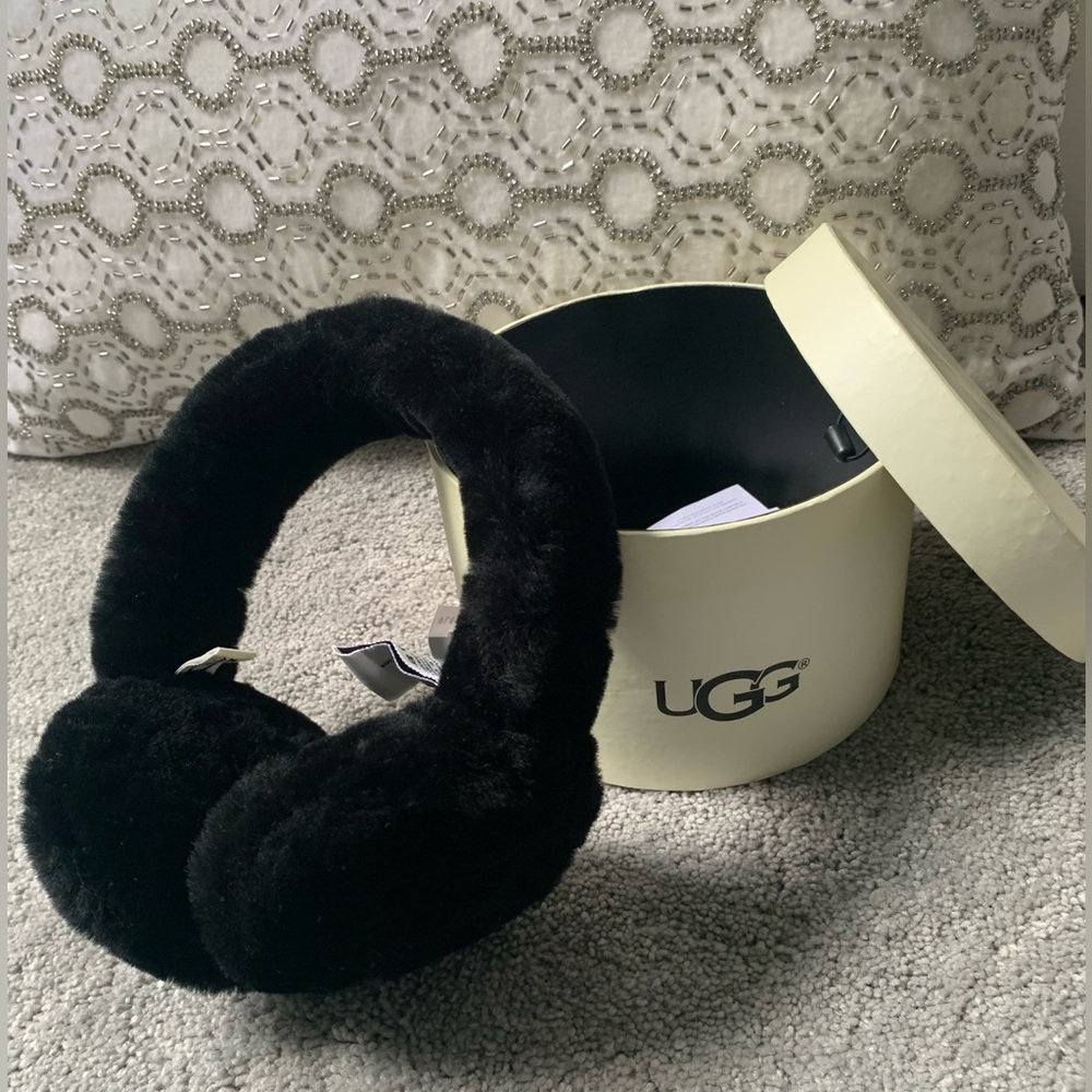 ❌SOLD❌UGG ear muffs! NWT